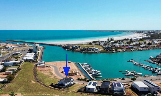Wallaroo House | Marina Bliss - Luxury Home with Marina Views