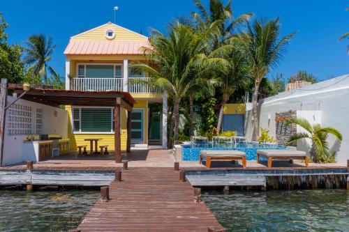 Isla Mujeres Cabin | Marina Comodoro