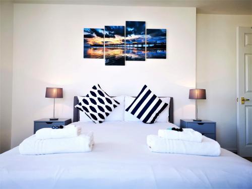 Seafront Apartment | Marina living with parking, balcony, quiet and secure