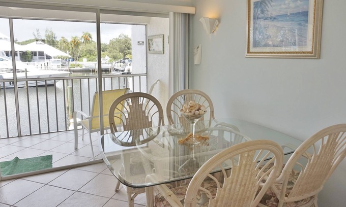 Englewood Condo | Marina One Bedroom Villa by Redawning