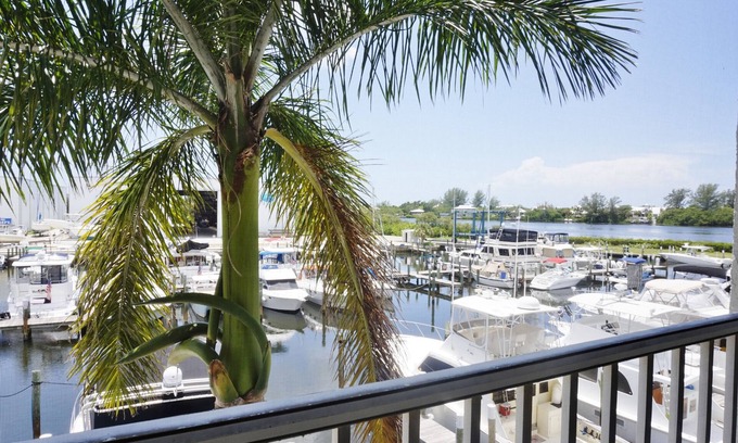 Englewood Villa | Marina One Bedroom Villa by RedAwning