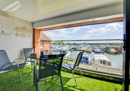 Horning Apartment | Marina Outlook