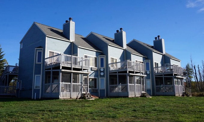 La Pointe Condo | Marina Point - Condo In Town