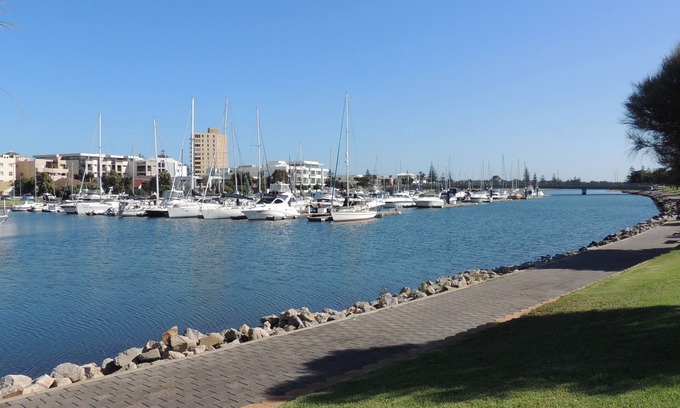 Glenelg North House | 'Marina Retreat' Glenelg, Holiday Home, Great location!