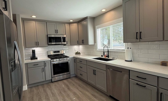 Discovery Bay House | Marina View Waterfront Getaway
