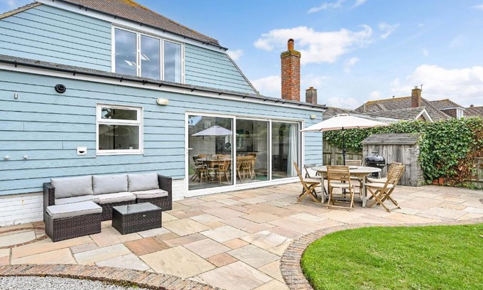 East Wittering House | Marine House by inspirestays-com