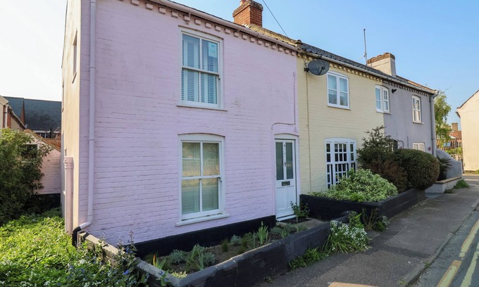 Aldeburgh Cottage | MARINERS COTTAGE, pet friendly, country holiday cottage in Aldeburgh