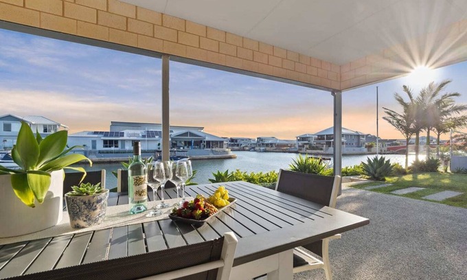 Dudley Park House | Mariners Cove Luxury Canal Home