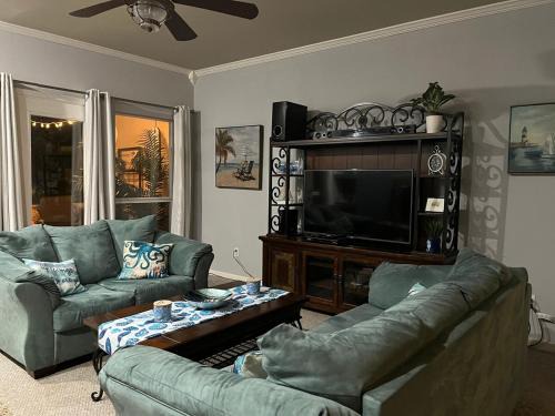 El Lago Apartment | Mariners Village Tranquil Condo