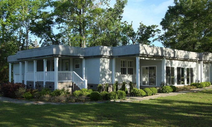 Pineville House | Marion House Luxurious ,Wedding Destination ,Driving Range,Swimming ,fishing