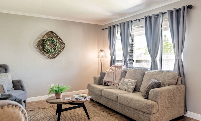 Lodi House | Mariposa Cottage: Central to all things Lodi