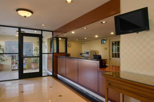 Victorville Hotel | Mariposa Inn