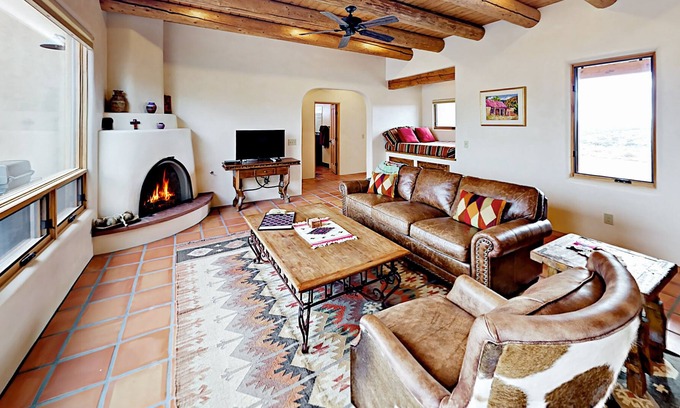 Taos House | Mariposa Ranch Gem w/ Hot Tub & Panoramic Mountain Vistas