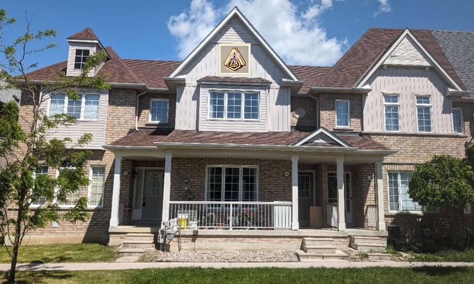 Markham House | Markham, convenient transportation and shopping, famous high school district
