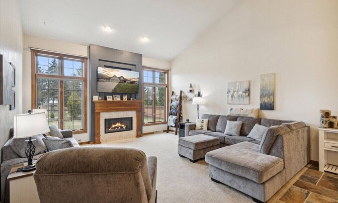 Hobart House | Marko Run - Draft Rental 4 Miles to Lambeau