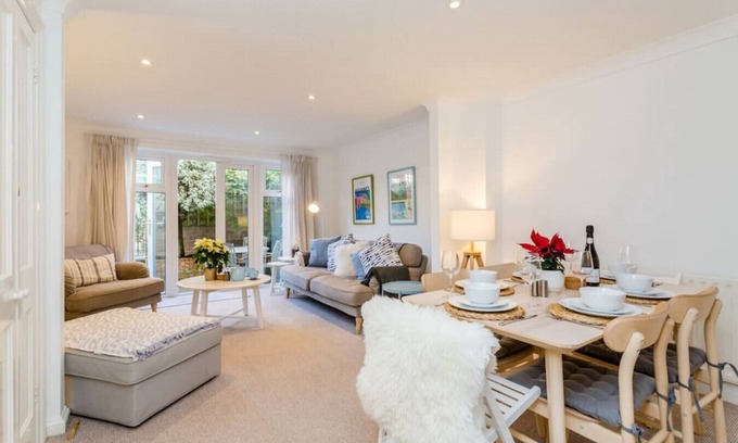 Montpelier Apartment | Marlborough Mews XXX