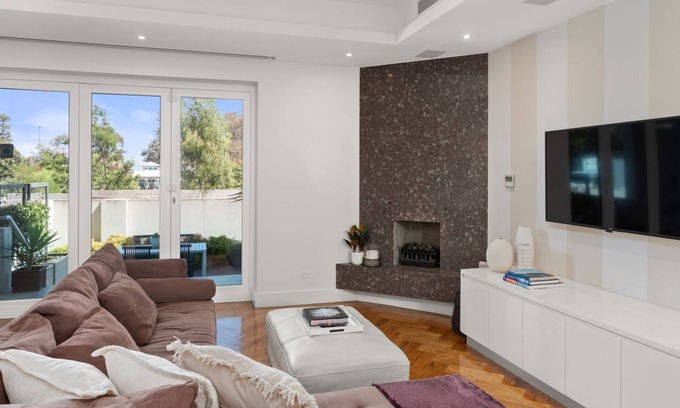 Elwood Apartment | Marlin - A prime location, near the beach