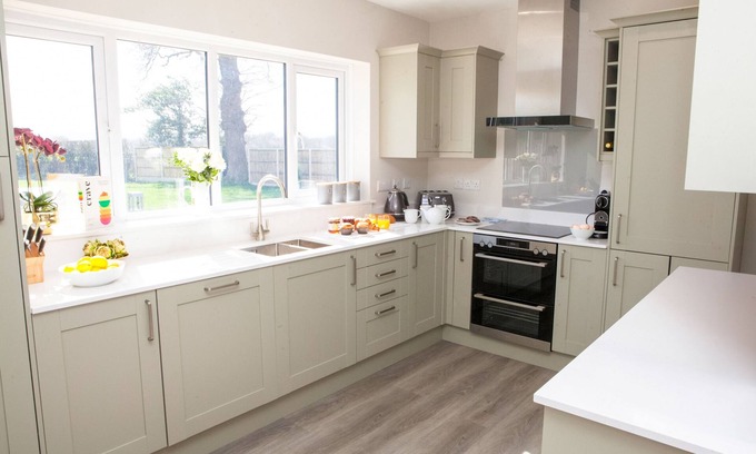 Chirbury with Brompton Cottage | Marrington Lodge, located through the ancient stone pillars at the entrance of the Marrington Estate