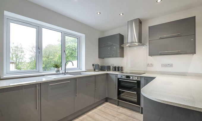 Pembroke Dock House | Martello View - 3 Bedroom - Llanreath