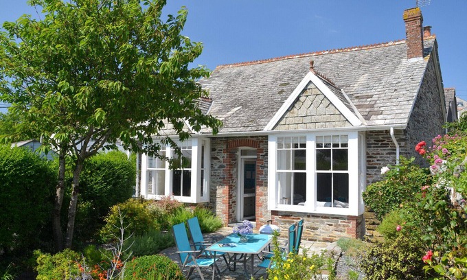Treknow House | Martha's Harbour - sleeps 6 - near Tintagel