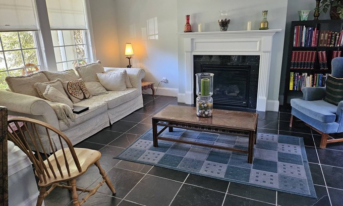 Fairburn House | MARTHA STEWART MODEL HOME:15 MINUTES TO HARTSFIELD JACKSON INTERNATIONAL AIRPORT