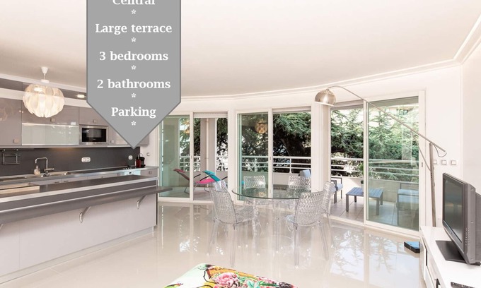 California - Pezou Apartment | MARTINEZ HOTEL AREA: Modern 3 bedrooms w/terrace