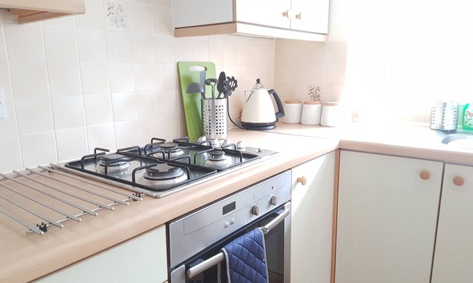 Hedge End House | Martley house - lovely two bedroom sleeps 6 people