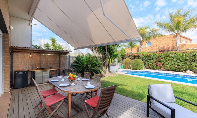 Cambrils Villa | MARTORELL - Terraced House Only Families