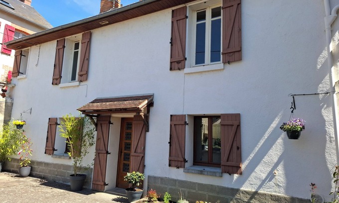 Chambon-sur-Voueize House | Marvelous 2-bedroom house with WiFi in Chambon-sur-Voueize
