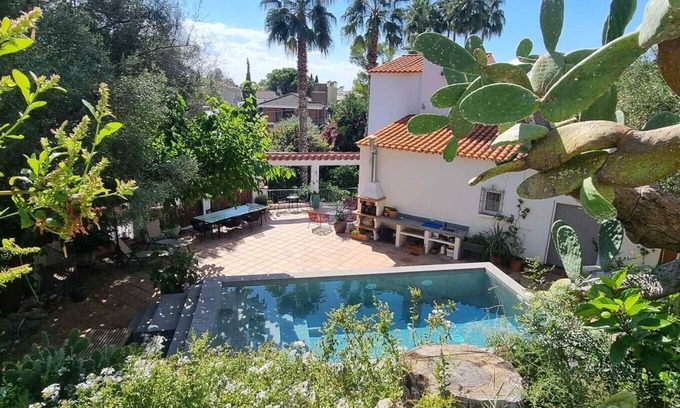 Castelldefels House | Marvelous 4-bedroom garden house, Castelldefels,5 min. walking from the beach