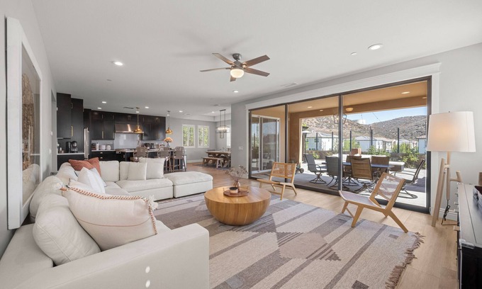 Canyon Country House | Marvelous 5-bedroom house with AC in Santa Clarita