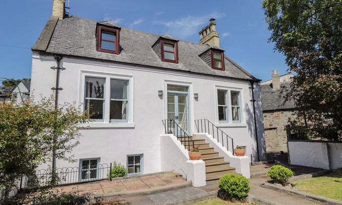 Inverness City Centre Cottage | Mary Ann Villa