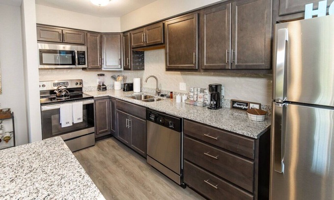Newburgh Apartment | Mary - H · Conveniently Located 2bd 2ba Apt w/Pool & Wi-Fi