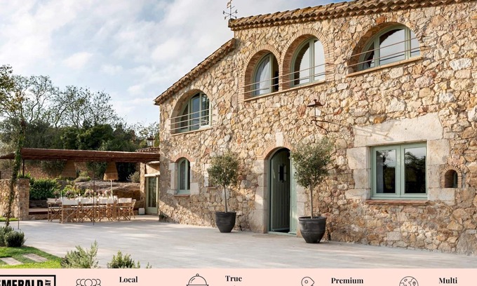 Mont-Ras Villa | Mas del Suro - Masia in the heart of Costa Brava