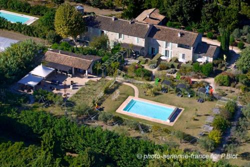 St.-Remy-de-Provence Bed & Breakfast | MAS DES FIGUES - Mas XVIIIe très calme - Certifié Biologique FRBio10 - jardin naturel écologique - piscine 12x6 - Copieux brunch paysan méditerranéen du jardin cuisine huile d'olive - Agritourisme-Alpilles Saint Rémy de Provence-du 01 mai au 29 septembre-