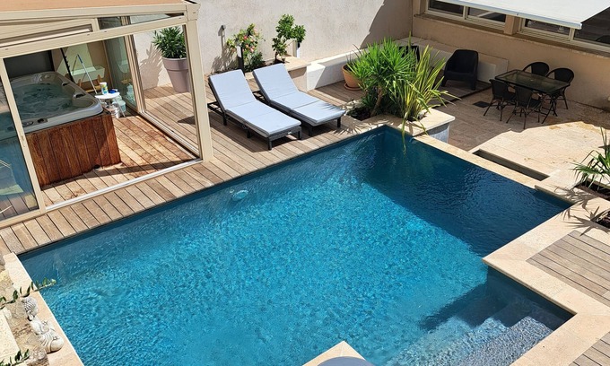 Paradou Cottage | Mas du Touret infinity pool and jacuzzi