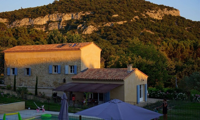 Venasque House | Mas Provencal - Near Gordes & Senanque Abbey