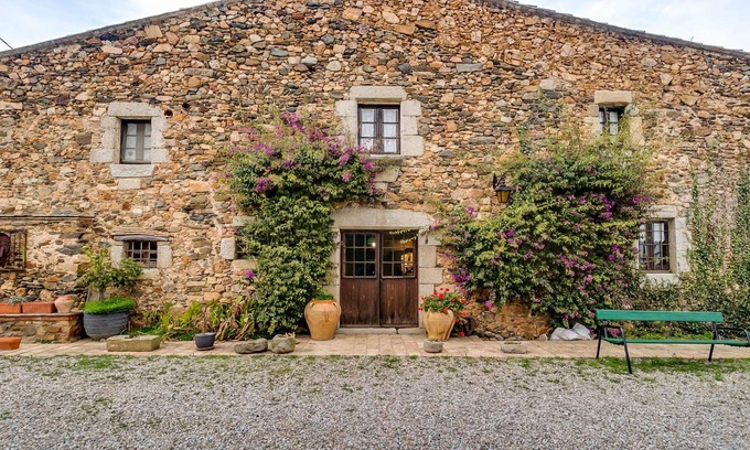 Mont-Ras Cottage | Masia Urbana en la Costa Brava