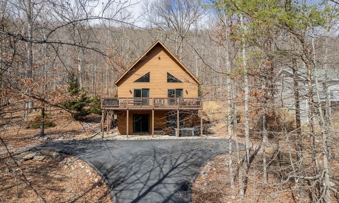 Massanutten Ski Chalet | Massanutten Near Slopes, 2 Masters, Pool Table, Air Hockey, 2 FPs
