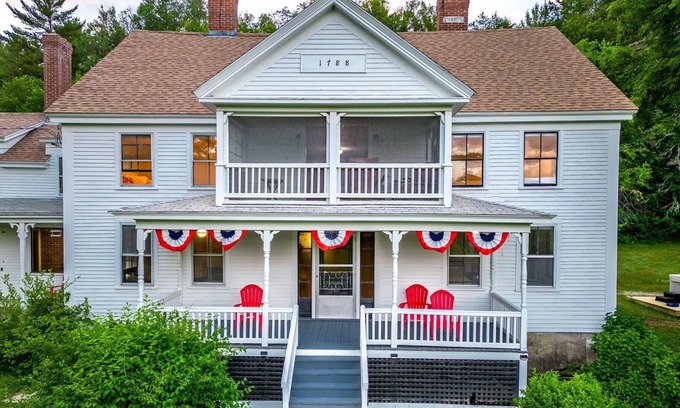 Sunday River Area House | Massive Historic 8 Bedroom Barnhouse (Renovated)!