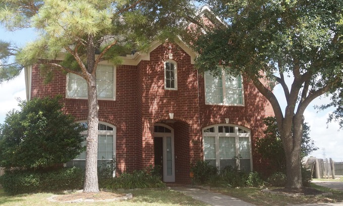 Barker House | Massive house; corporate, work crew and family friendly.