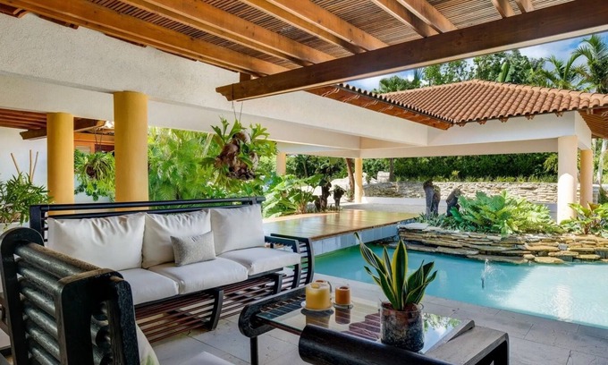 Las Piedras House | Massive Pool, Sleeps 24 guests, Ocean Views