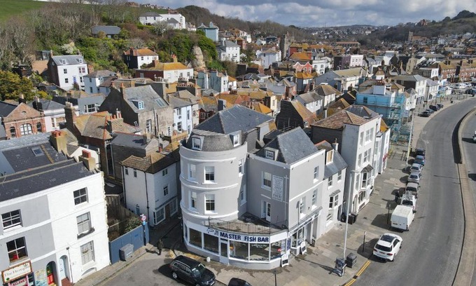 Old Town Hastings House | Master accommodation suite 4 attic room