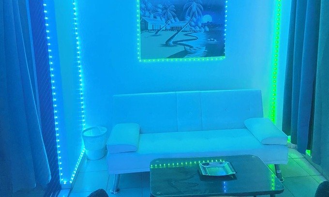 Los Cerros Apartment | Master Glass Siute
