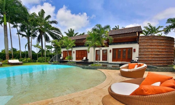 Las Palmas Villa | Masterful 8 Bdr Villa, Amazing infinity Pool, Jacuzzi & B...
