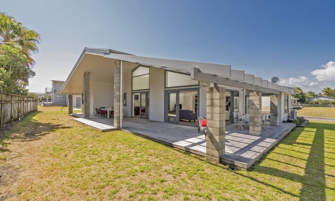 Matarangi Cottage | Matarangi Marvel - Matarangi Holiday Home