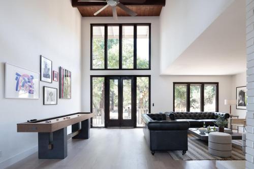 Santa Rosa House | Mataro by AvantStay Large Elegant Home in Santa Rosa w Hot Tub Games