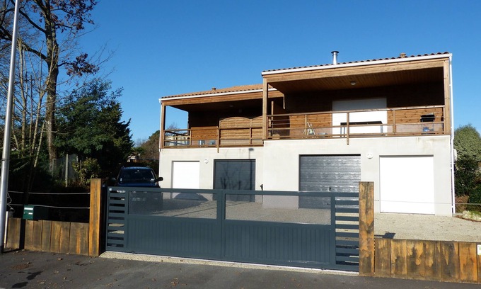 Les Mathes Villa | MATHES la PALMYRE house WOOD (BBC label)