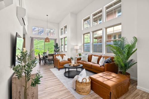 Makaha Valley House | Mauna View by AvantStay 10min to Beach Backyard