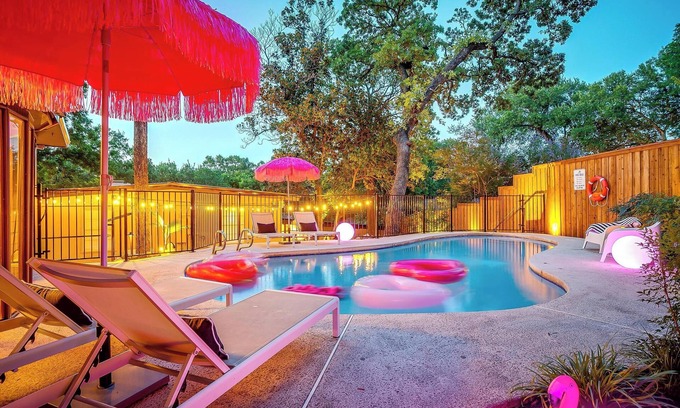 Grand Prairie House | Maximalist IG-Worthy Bachelorette Vibes w/Virtue, Saltwater Pool & Poolhouse